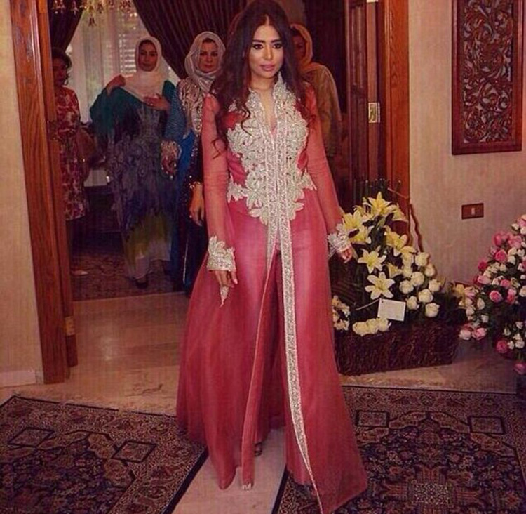 薩達(dá)姆外孫女婚前單身派對照片曝光 美艷動人 薩達(dá)姆外孫女婚前單身派對照片曝光 美艷動人