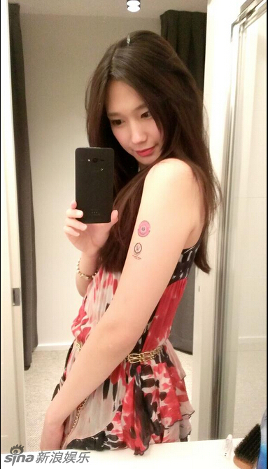 有顏有胸！日本變性美女性感迷人走紅網(wǎng)絡(luò)