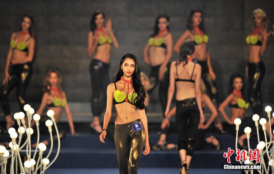 世界超模巔峰對決“中國風”驚艷亮相