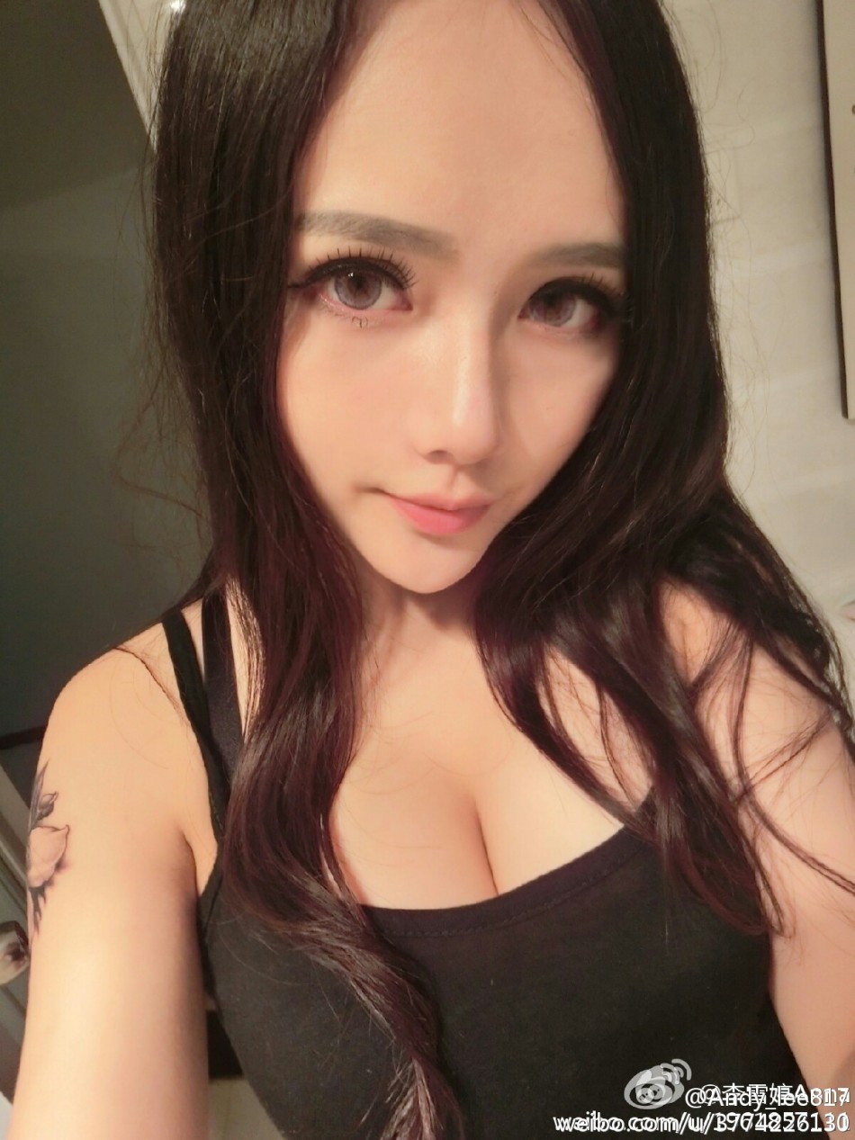 湖大21歲?；ㄇ巴购舐N無懼走光