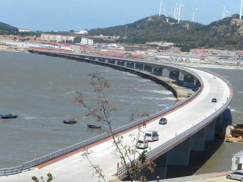山東首座海島跨海大橋建成通車。（資料圖）