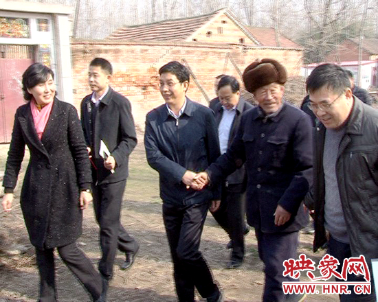 金冬江、李萬順、吳文立一行赴正陽縣慰問