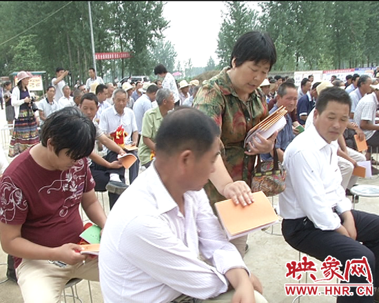 贈(zèng)送花生、玉米等農(nóng)作物高產(chǎn)栽培技術(shù)要點(diǎn)知識(shí)手冊(cè)